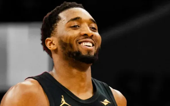 开云体育官网-米切尔用600场得到15000分，现役第三快&amp;amp;仅次于詹姆斯杜兰特