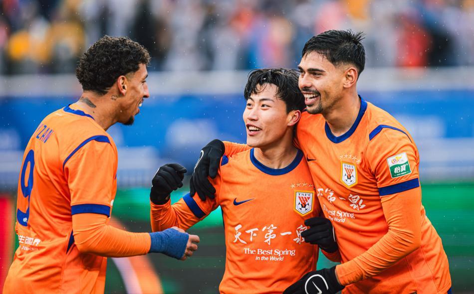 kaiyun-掌声喝彩的泰山背后，落寞中超学霸：又该何去何从？