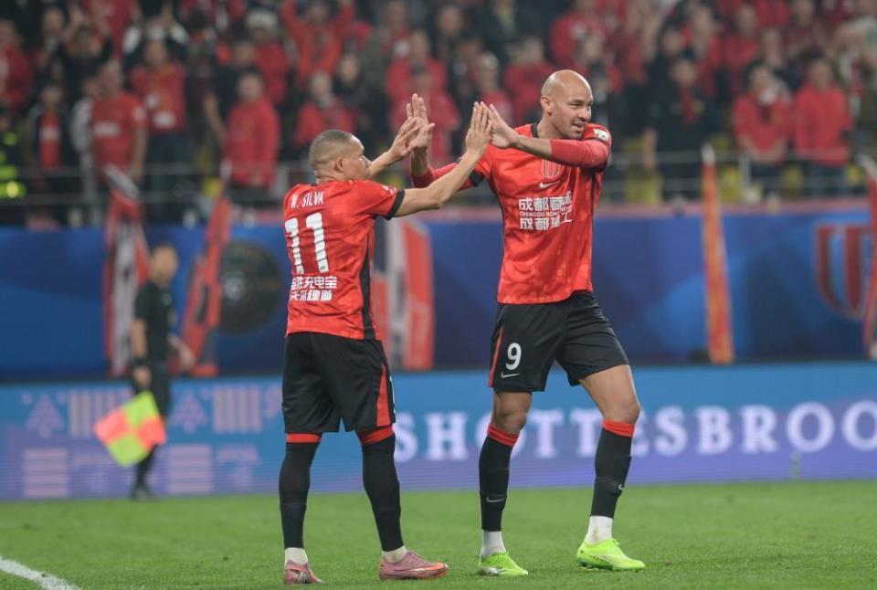 开云体育下载-蓉城两连胜领跑中超！泰山河南“清零”，5队不胜，津门虎垫底